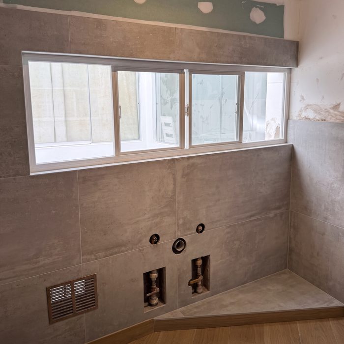 Detalle — Ventanas de PVC en edificio multifamiliar